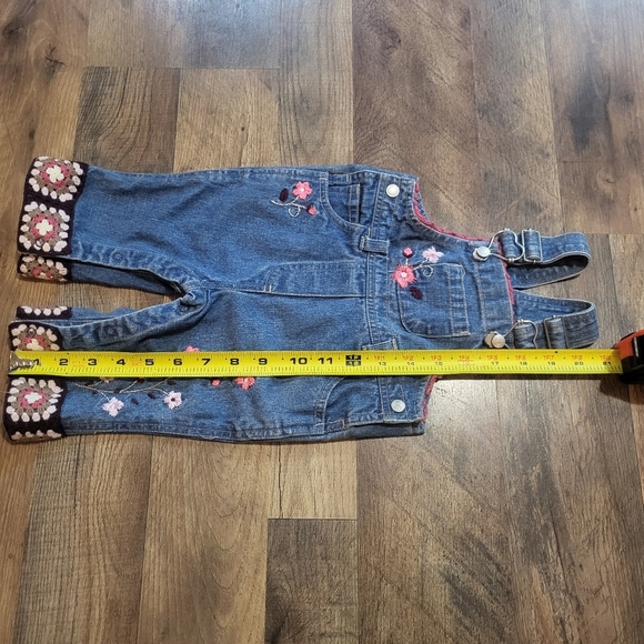 Vintage Denim Floral Embroidered Crochet Hem Heart Strap Overalls Size 6-9M - Picture 4 of 8